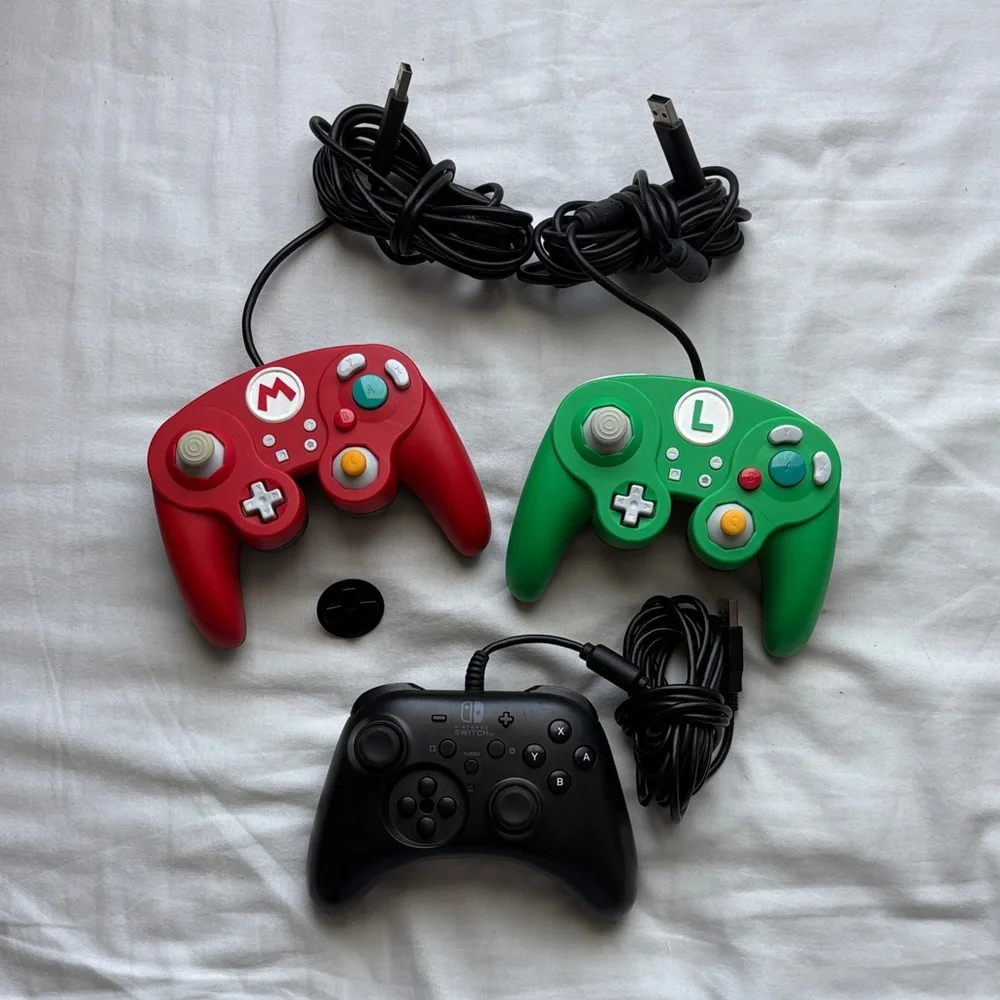 Nintendo Switch Wired Controllers - Mario Red, Luigi Green, Black